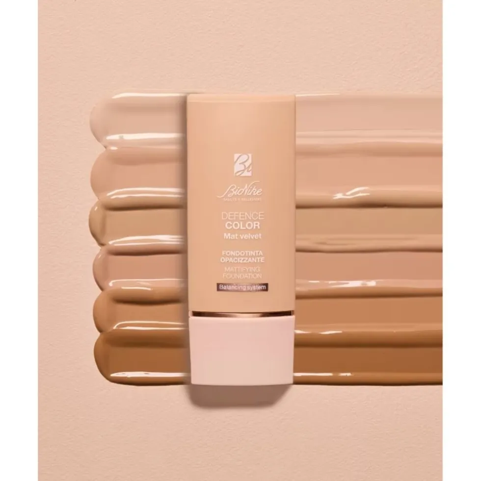 Bionike Defence Color Mat Velvet Fondotinta Opacizzante per Pelle Grassa Mista Sensibile Allergica Colore 01 Ivory, 30ml