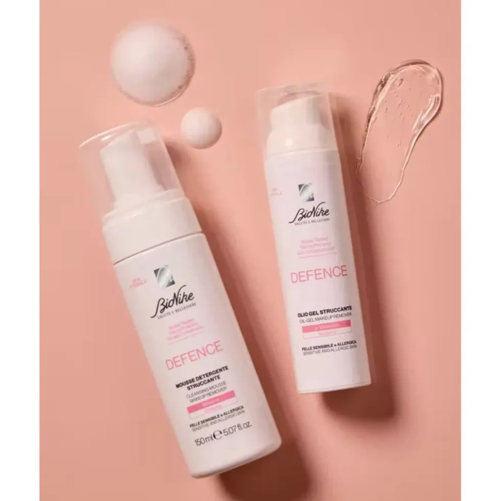 BioNike Defence - Mousse detergente e struccante per pelle sensibile e intollerante, 150 ml