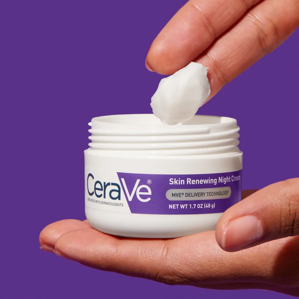 CeraVe Skin Renewing Cream Crema Viso con Peptidi Idratante Primi Segni dell'Età, 50ml