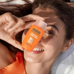 Isdin Fotoprotector Fusion Water Magic Glow SPF 50 - Fluido solare illuminante per il viso, 50 ml