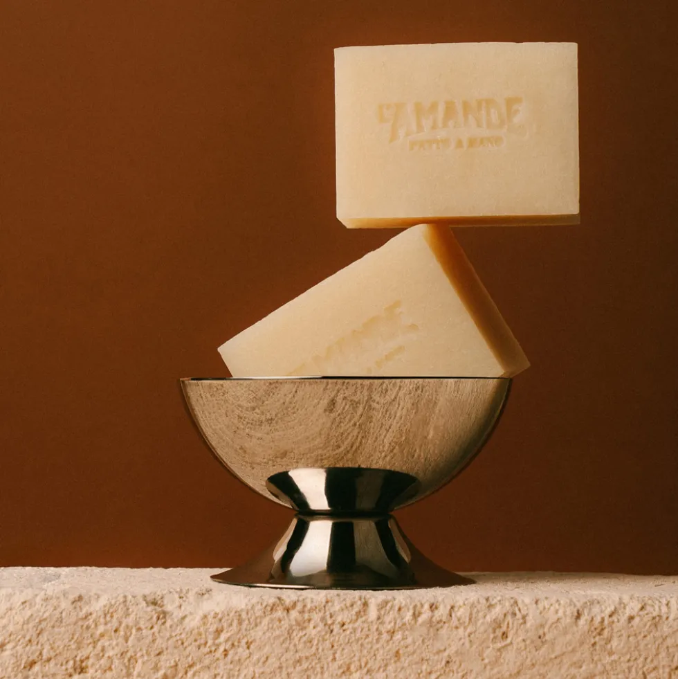 L'Amande Sapone naturale artigianale alla mandorla detergente per viso e corpo, 150g