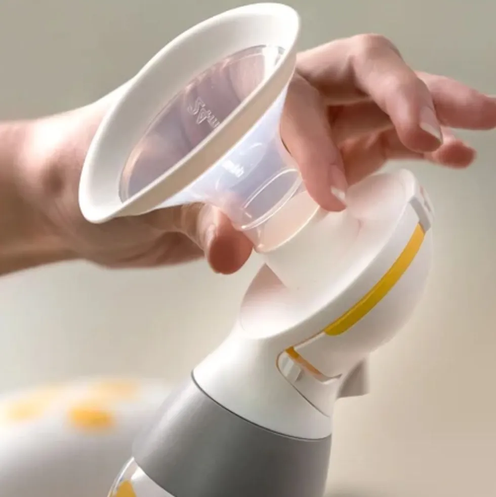 Medela Solo - Tiralatte elettrico singolo per l'estrazione del latte, 1 bottiglia da 150 ml