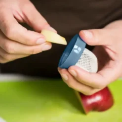 Nuvita Flavorillo Mangia Frutta e Massaggiagengive 2 in 1 Colore Grigio, 1 Pezzo