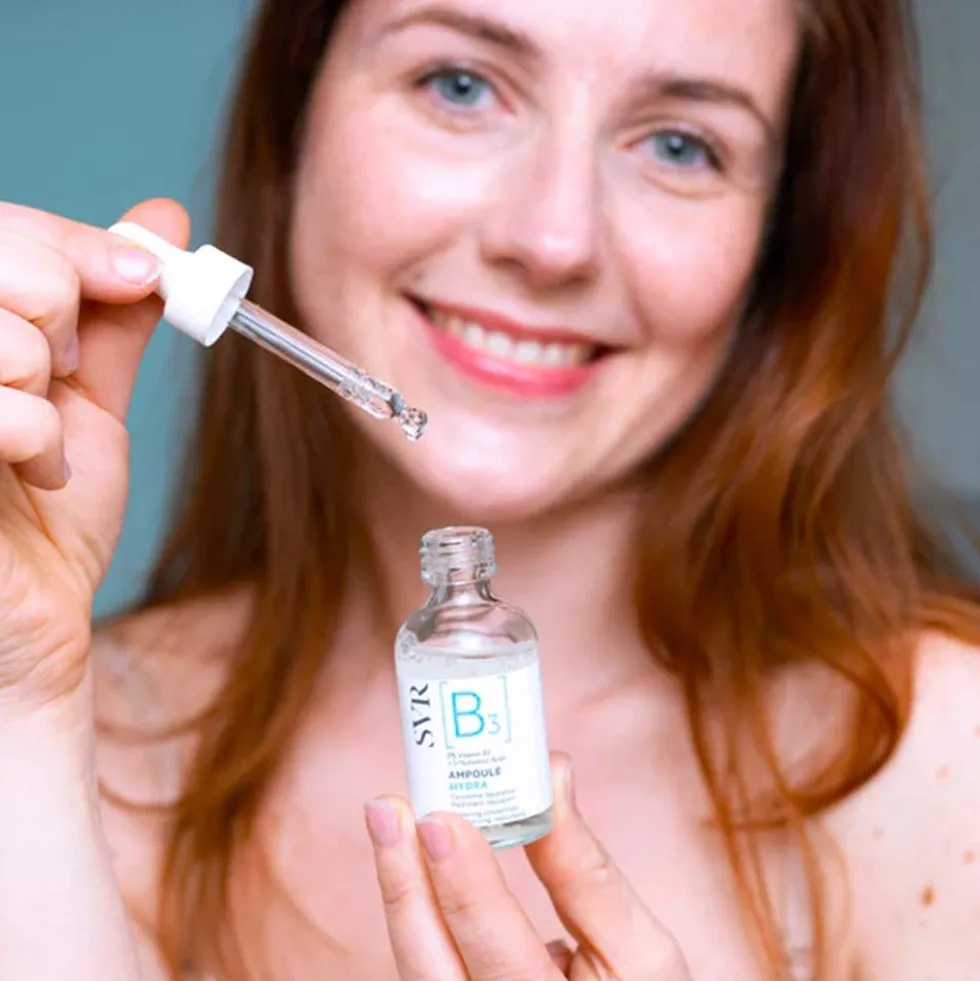 SVR Ampoule B3 Hydra - Siero viso idratante e rimpolpante per la pelle sensibile, 30 ml