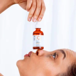 SVR Ampoule C - Siero viso antiossidante e illuminante per il colorito spento, 30 ml