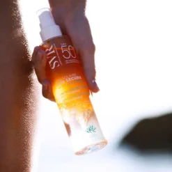 SVR Sun Secure Eau Solaire SPF50+ - Acqua solare bifasica idratante per pelle sensibile, 200 ml