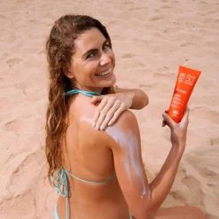 SVR Sun Secure - Lait SPF50+ Latte Viso e Corpo Idratante Biodegradabile, 100ml