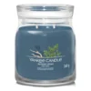Yankee Candle Bayside Cedar - Candela Profumata Signature Media, 368g